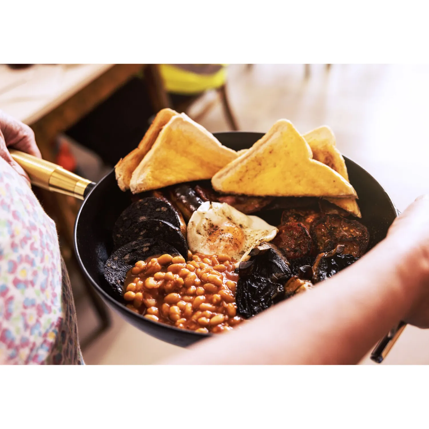 Staub Bratpfanne Buster+Punch 28 cm, rund, Schwarz, Gusseisen