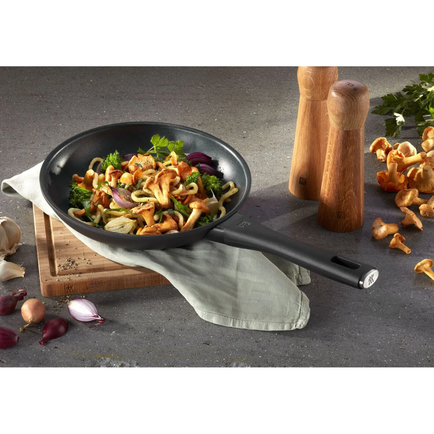 ZWILLING Bratpfanne 28 cm, Aluminium, Schwarz