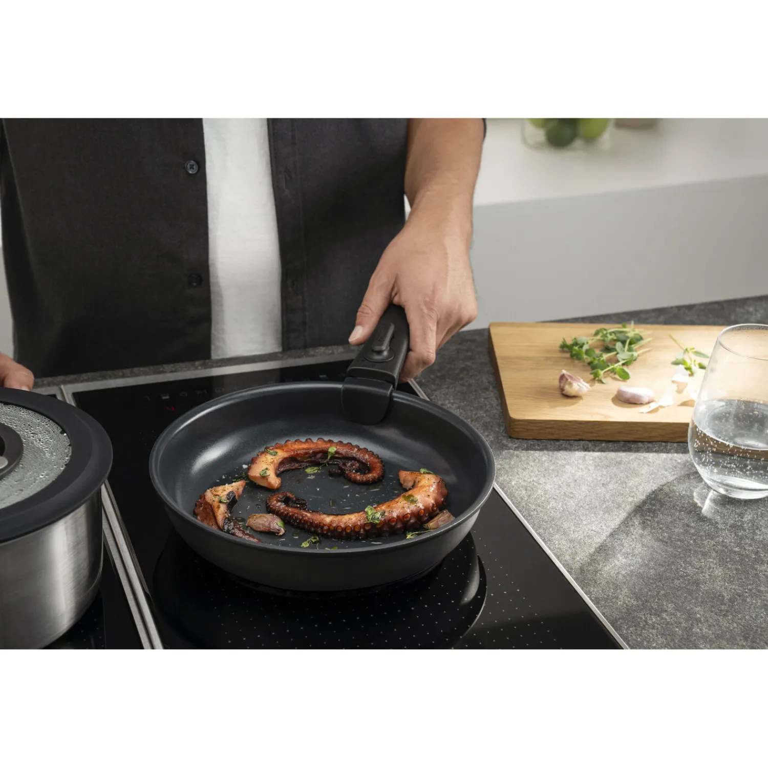 ZWILLING Bratpfanne 24 cm, Aluminium, Schwarz