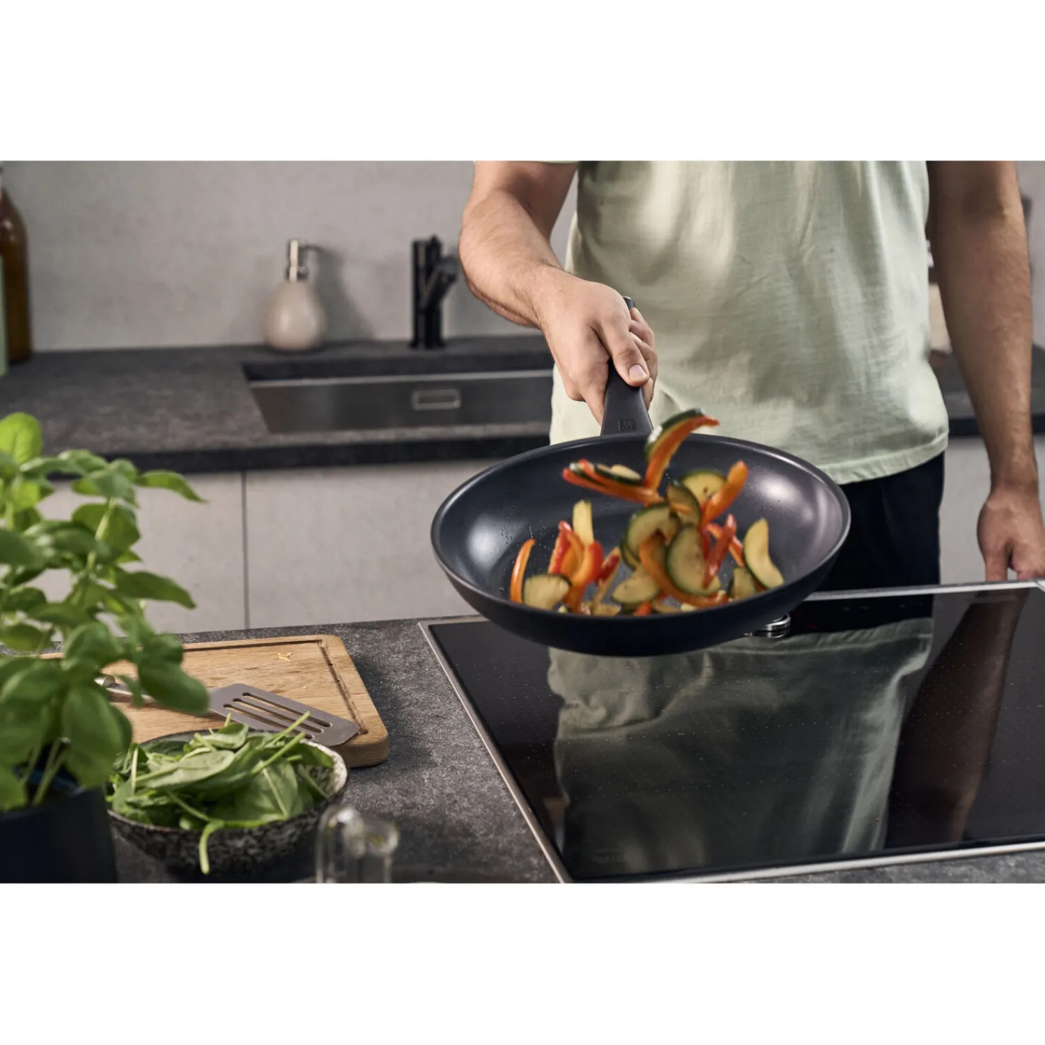 ZWILLING Bratpfanne, 28 cm, Aluminium, Titanverstärkte keramische Antihaftbeschichtung