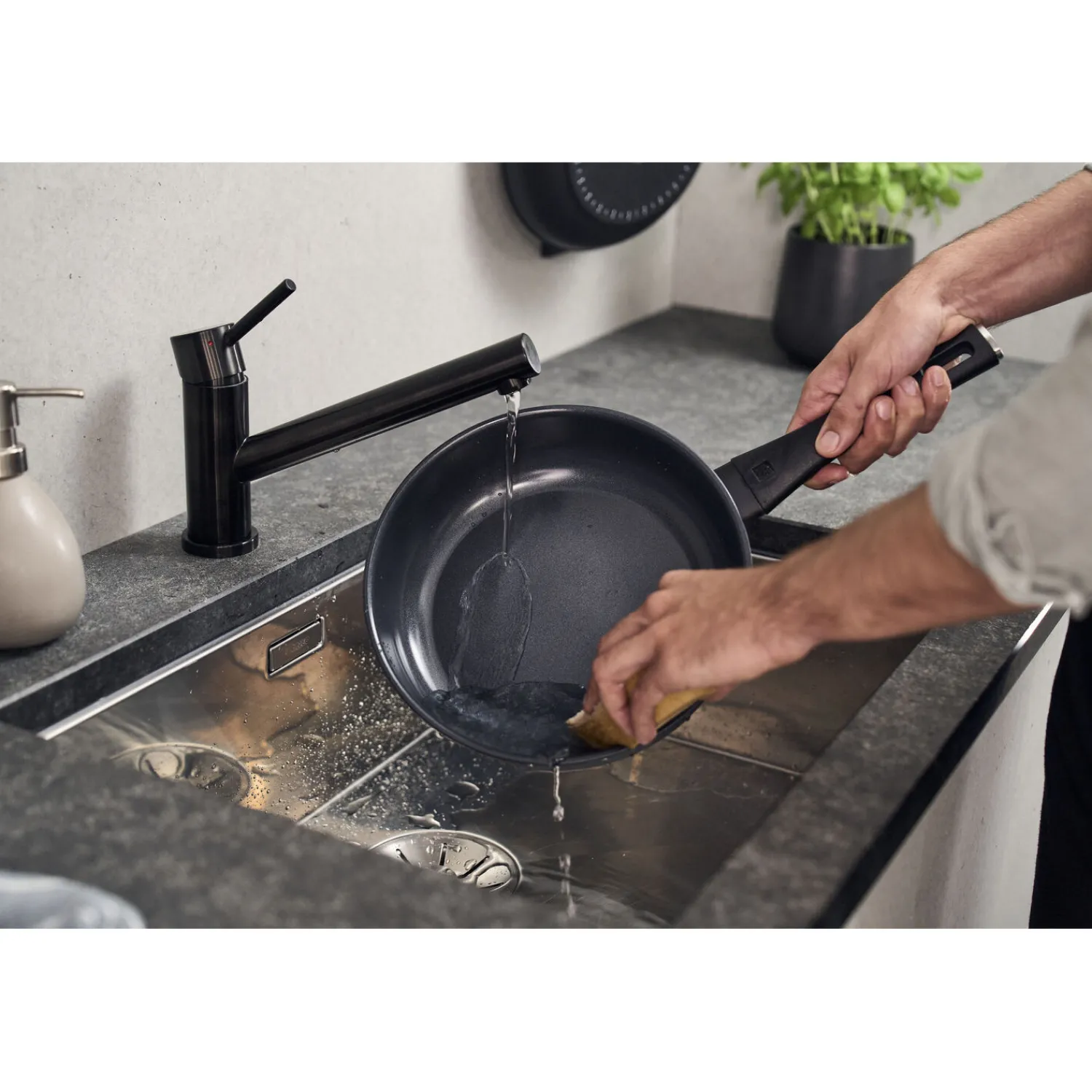 ZWILLING Bratpfanne, 20 cm, Aluminium, Titanverstärkte keramische Antihaftbeschichtung