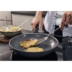 ZWILLING Bratpfanne, 24 cm, Aluminium, Titanverstärkte keramische Antihaftbeschichtung