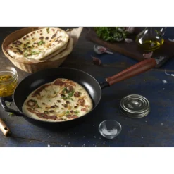 Staub Bratpfanne mit Holzgriff 24 cm, rund, Schwarz, Gusseisen