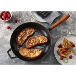 Staub Bratpfanne mit Holzgriff 24 cm, rund, Schwarz, Gusseisen