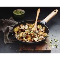 Staub Bratpfanne mit Holzgriff 24 cm, rund, Schwarz, Gusseisen