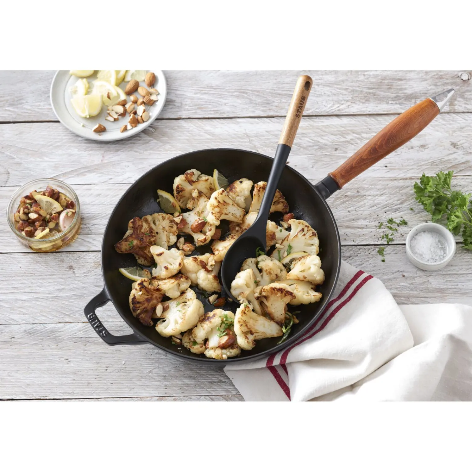 Staub Bratpfanne mit Holzgriff 28 cm, rund, Schwarz, Gusseisen