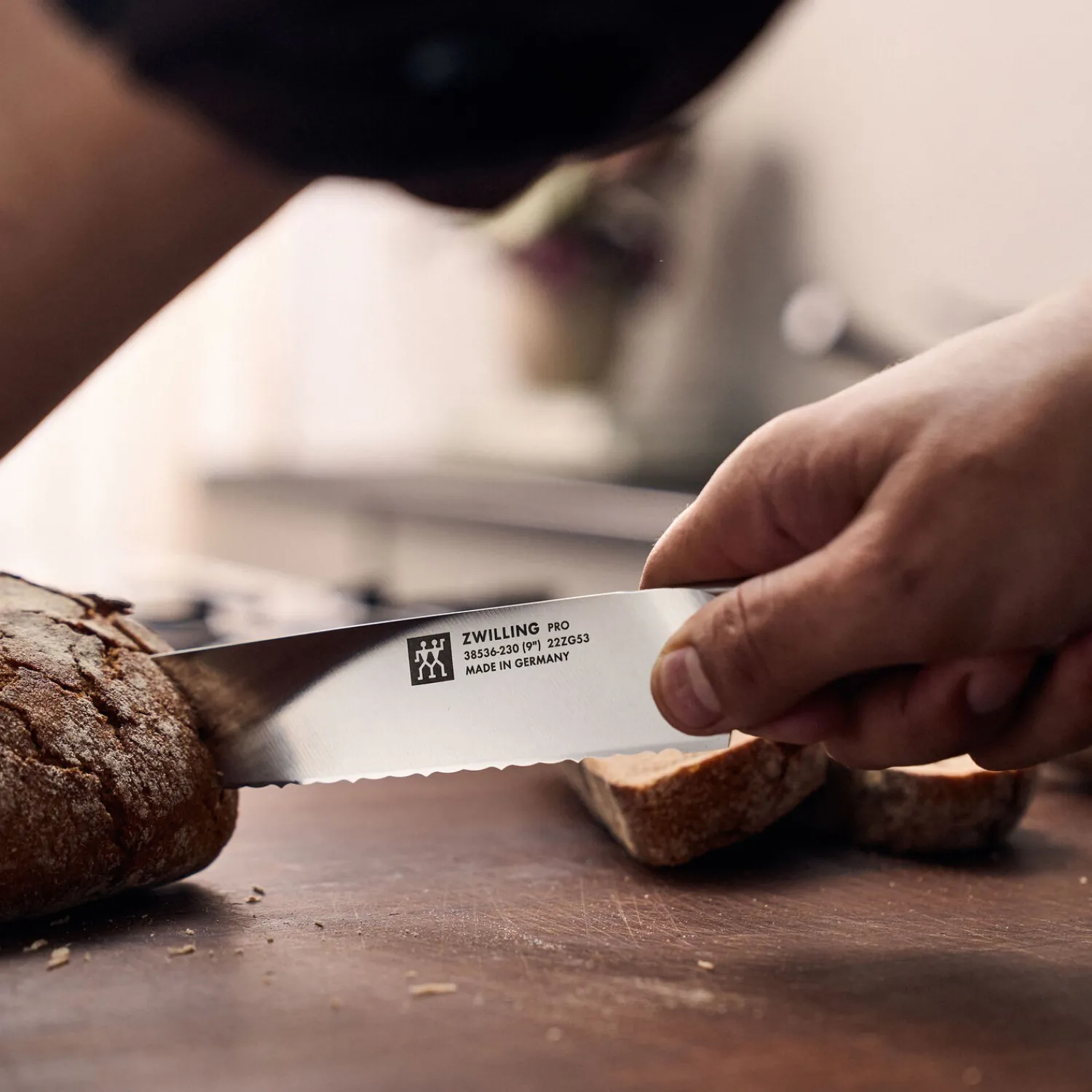 ZWILLING Brotmesser 23 cm, Wellenschliff