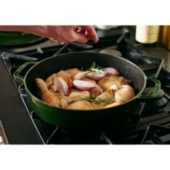 Staub Bräter mit Chistera Drop-Structure 28 cm, rund, Basilikum-Grün, Gusseisen