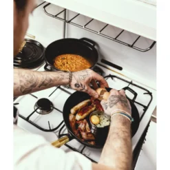 Staub Cocotte Buster+Punch 24 cm, rund, Schwarz, Gusseisen