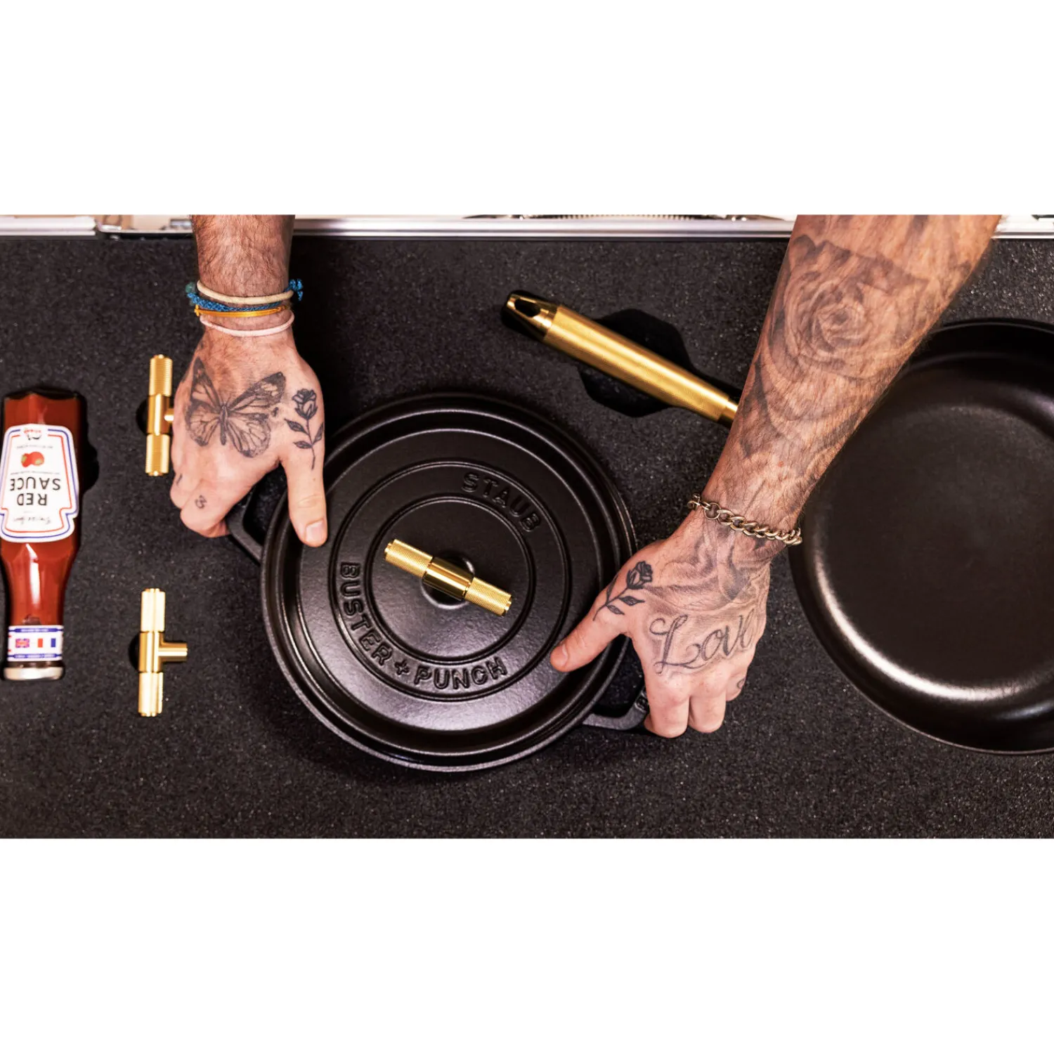 Staub Cocotte Buster+Punch 24 cm, rund, Schwarz, Gusseisen