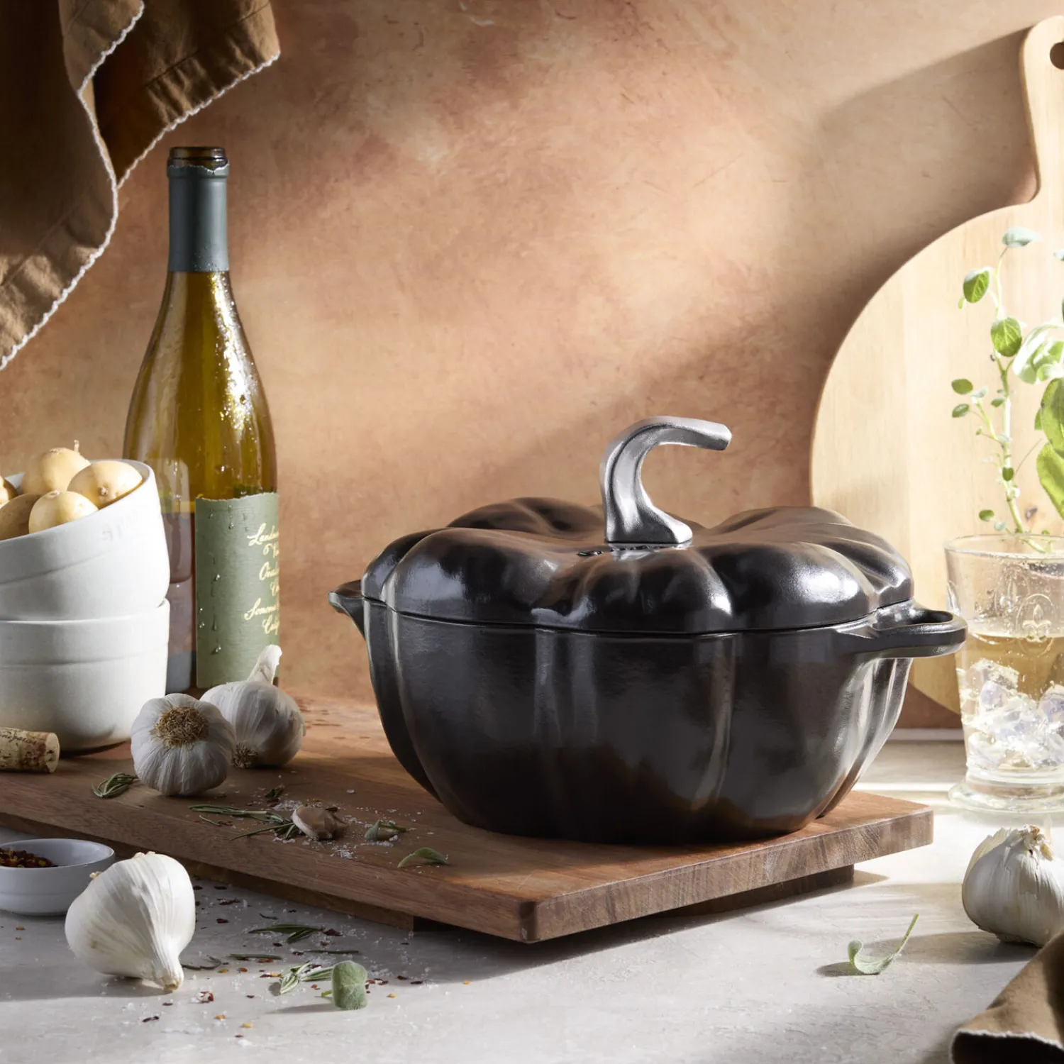 Staub Cocotte 24 cm, Kürbis, Schwarz, Gusseisen