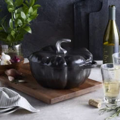 Staub Cocotte 24 cm, Kürbis, Schwarz, Gusseisen
