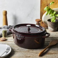 Staub Cocotte 31 cm, oval, , Gusseisen