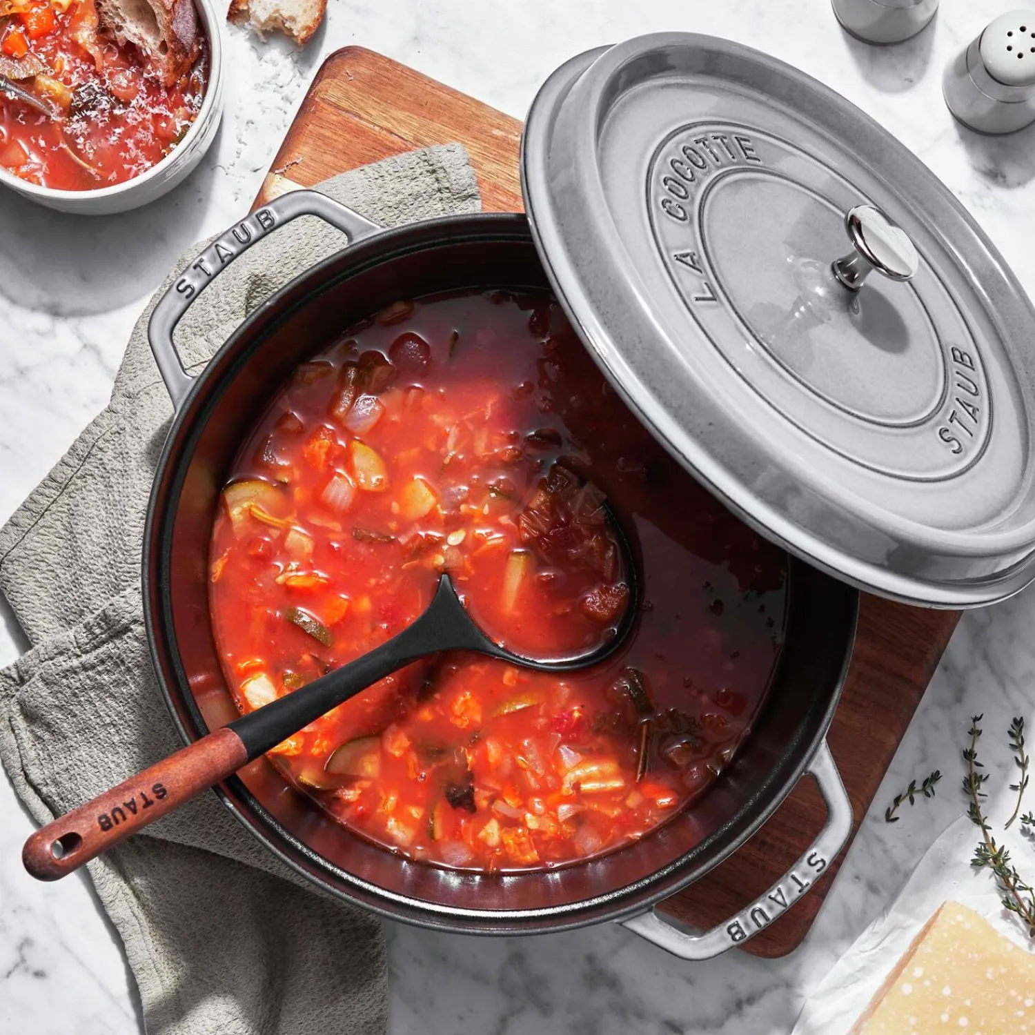 Staub Cocotte 28 cm, rund, , Gusseisen