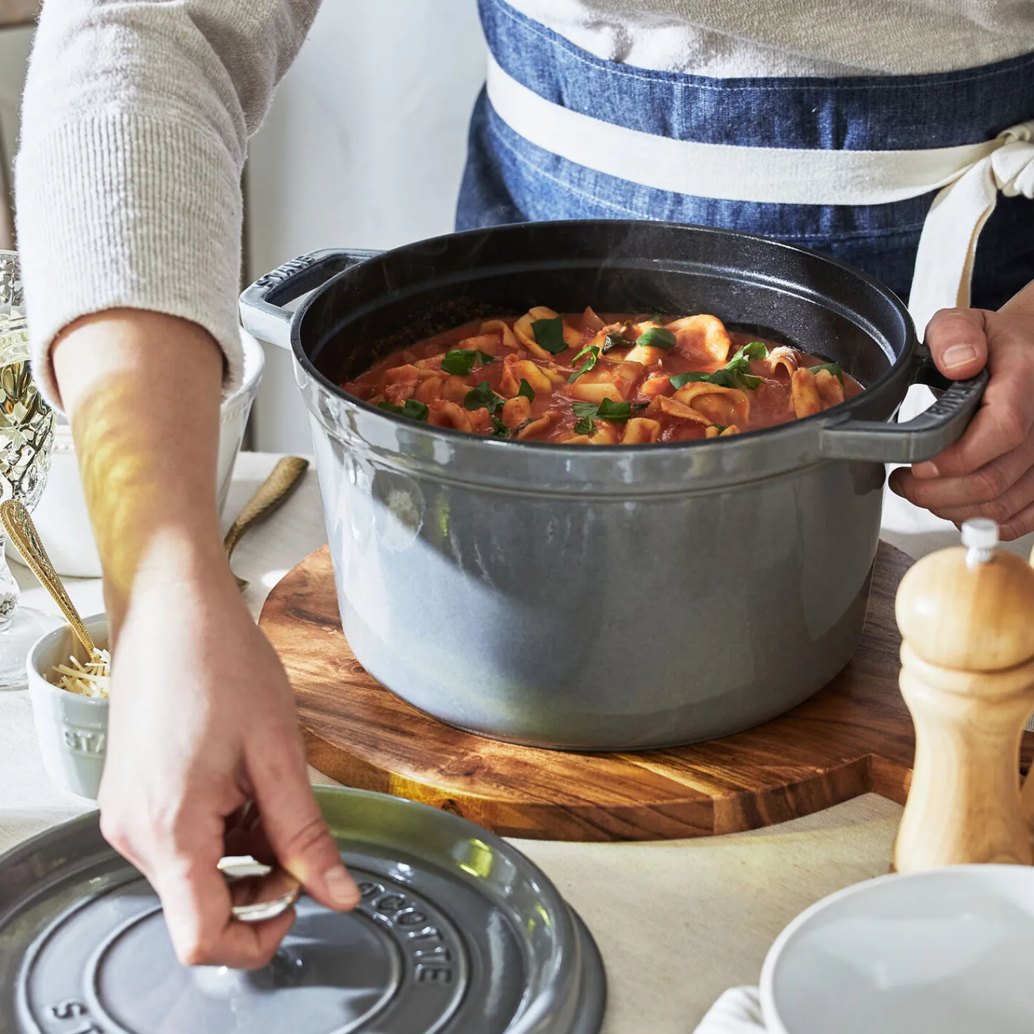 Staub Cocotte tief 24 cm, rund, , Gusseisen