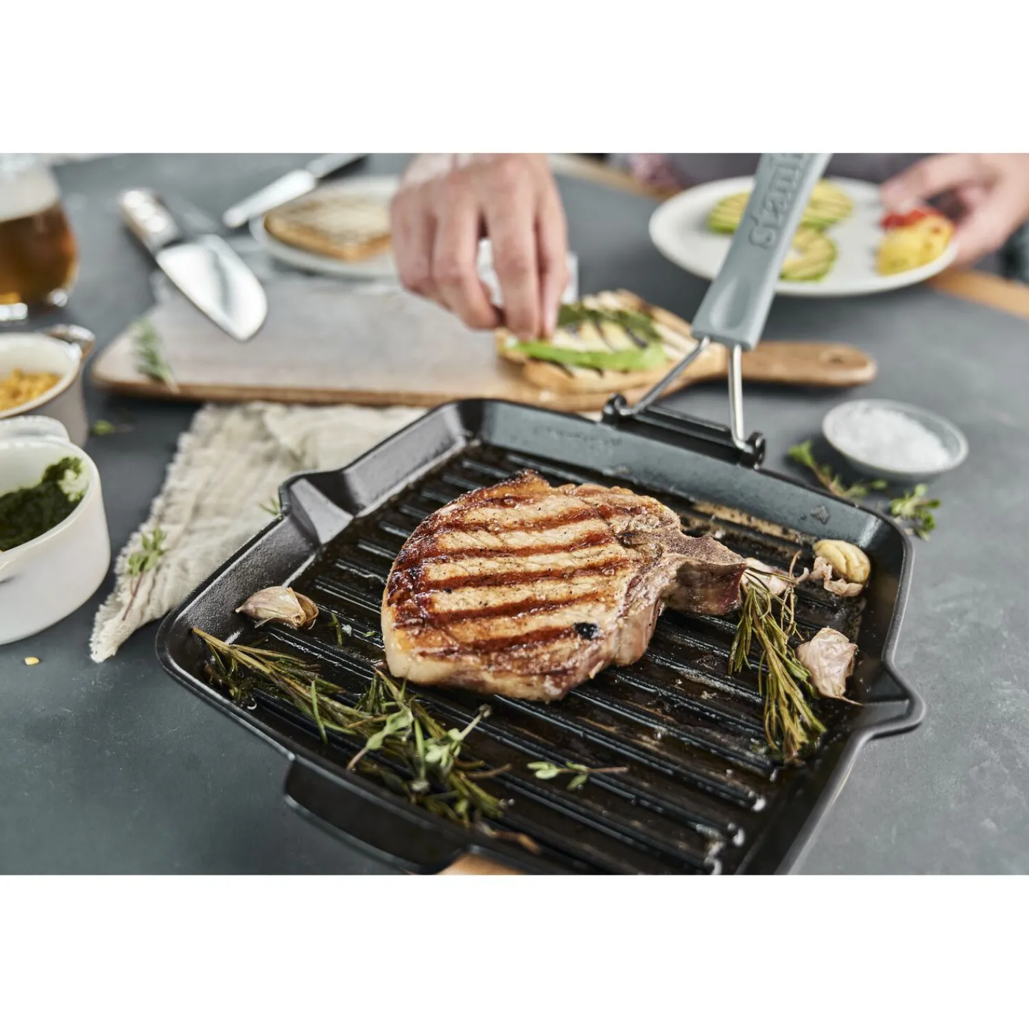 Staub Grillpfanne mit Ausgießnase 24 cm, quadratisch, Schwarz, Gusseisen