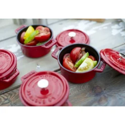 Staub Mini Cocotte 10 cm, rund, Kirsch-Rot, Gusseisen