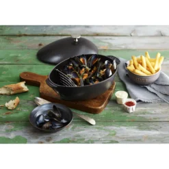 Staub Muscheltopf 25 cm, Gusseisen, Schwarz