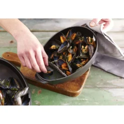 Staub Muscheltopf 25 cm, Gusseisen, Schwarz