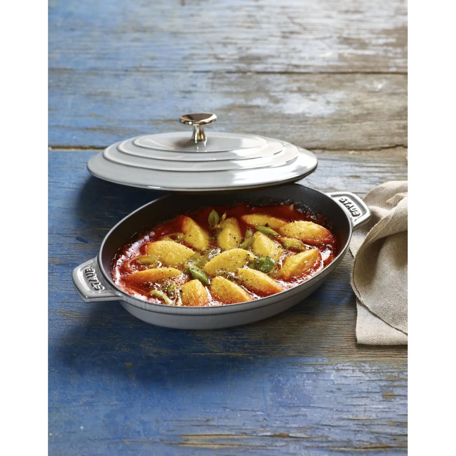 Staub Ofenform mit Deckel 23 cm, oval, , Gusseisen