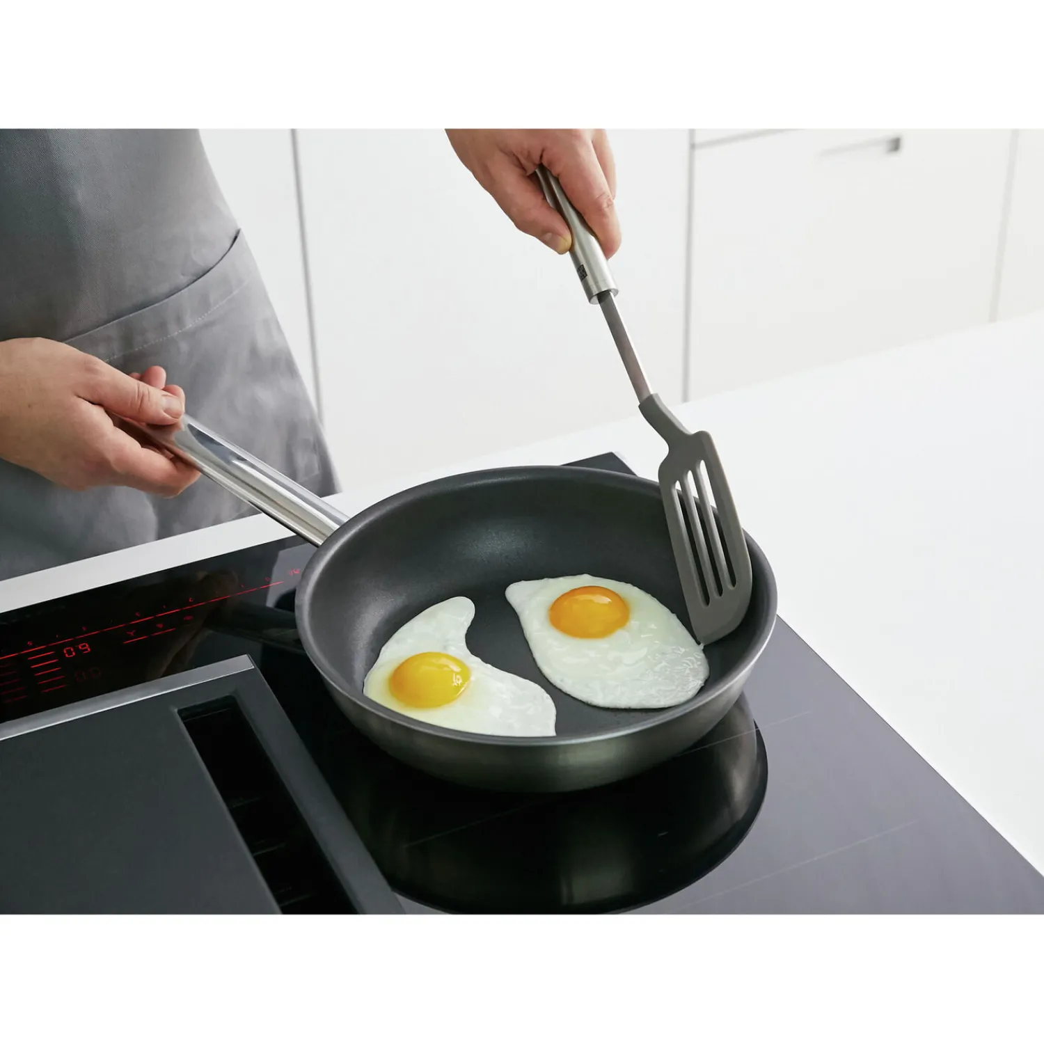 ZWILLING Pfannen-Set mit 28 cm Pfanne, 24 cm Pfanne und Pfannenwender, 3-tlg.