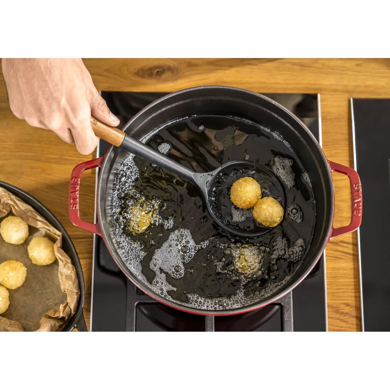 Staub Schaumkelle, 31 cm, Silikon