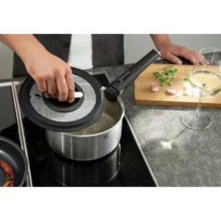 ZWILLING Starter-Set mit Pfannen, Töpfen, Deckeln, Griffen, Vakuumpumpe und Zubehör, 15-tlg