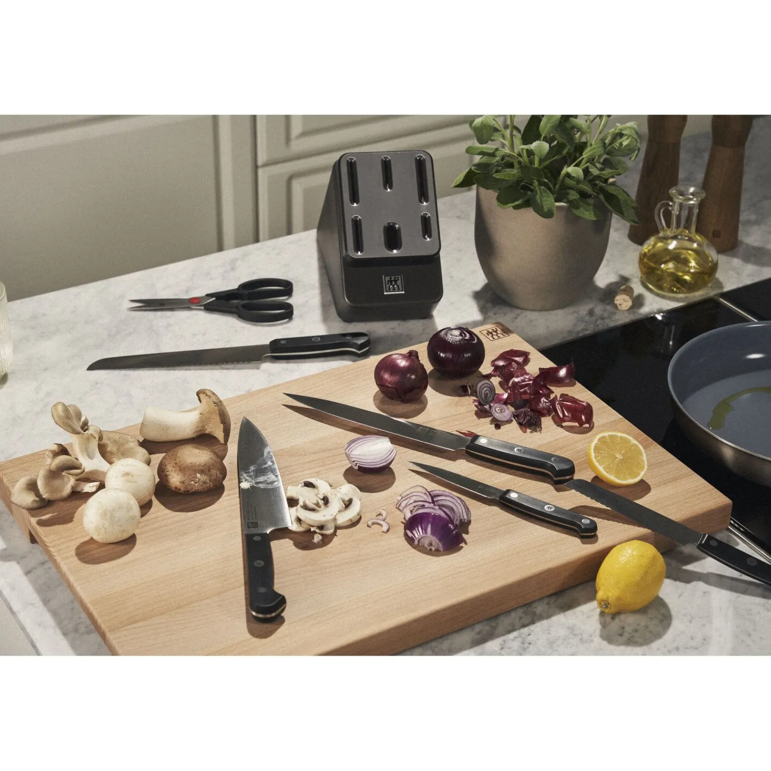 ZWILLING 7-tlg, Selbstschärfender Messerblock,