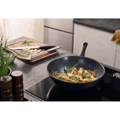 ZWILLING Wok, 30 cm, Aluminium, Titanverstärkte keramische Antihaftbeschichtung