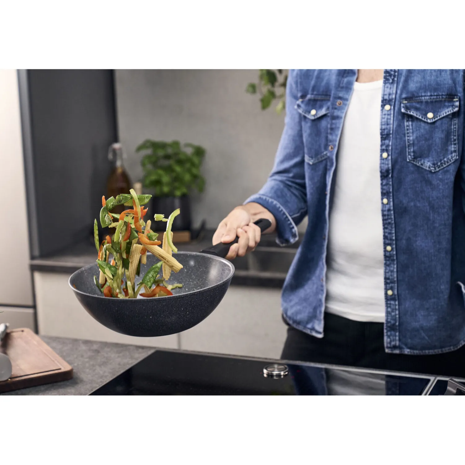 ZWILLING Wok, 28 cm, Aluminium, Titanverstärkte keramische Antihaftbeschichtung