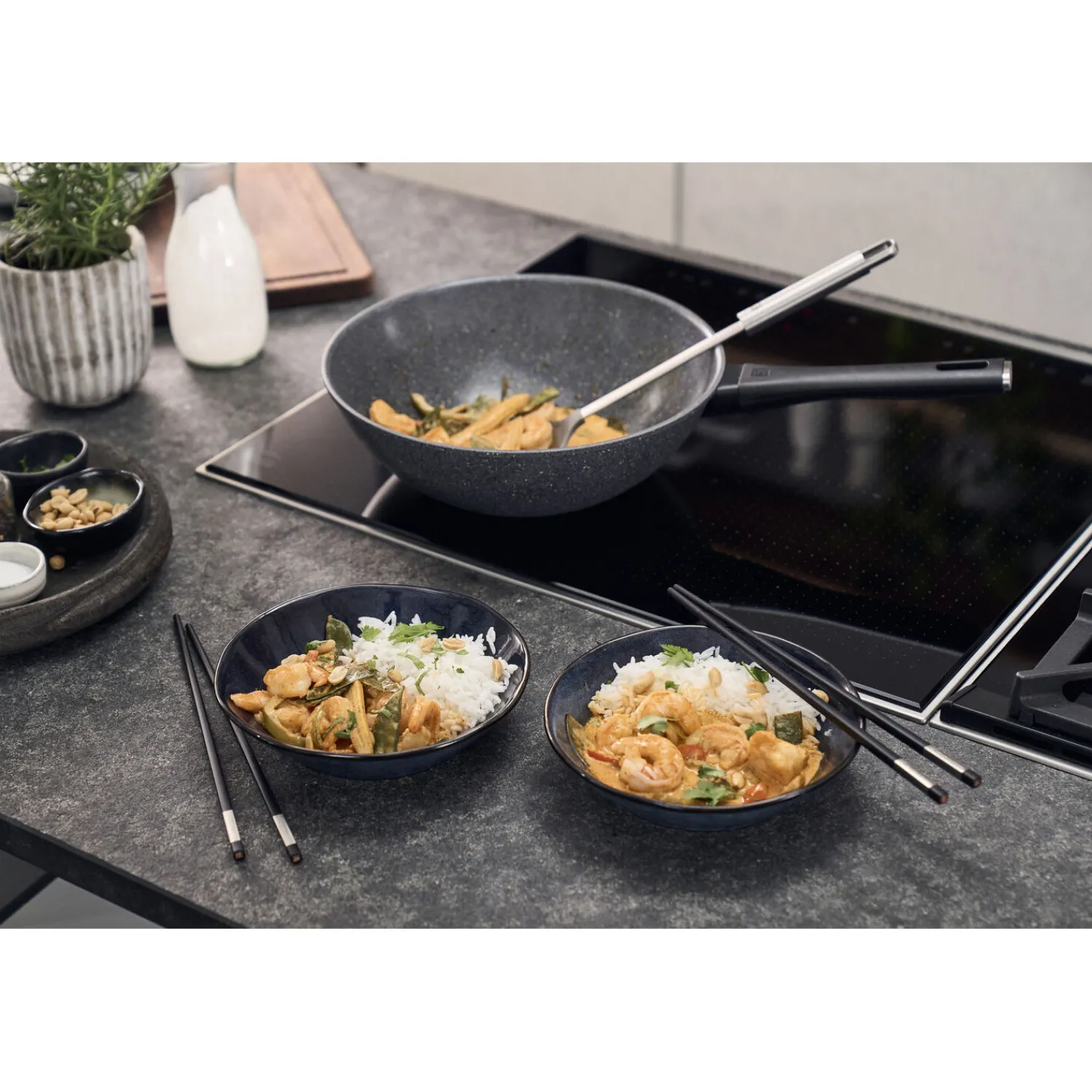 ZWILLING Wok, 28 cm, Aluminium, Titanverstärkte keramische Antihaftbeschichtung