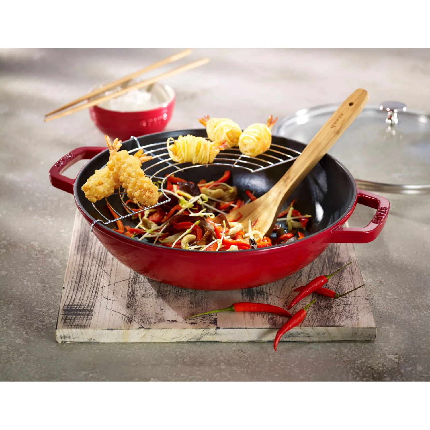 Staub Wok mit Glasdeckel 30 cm, rund, Kirsch-Rot, Gusseisen